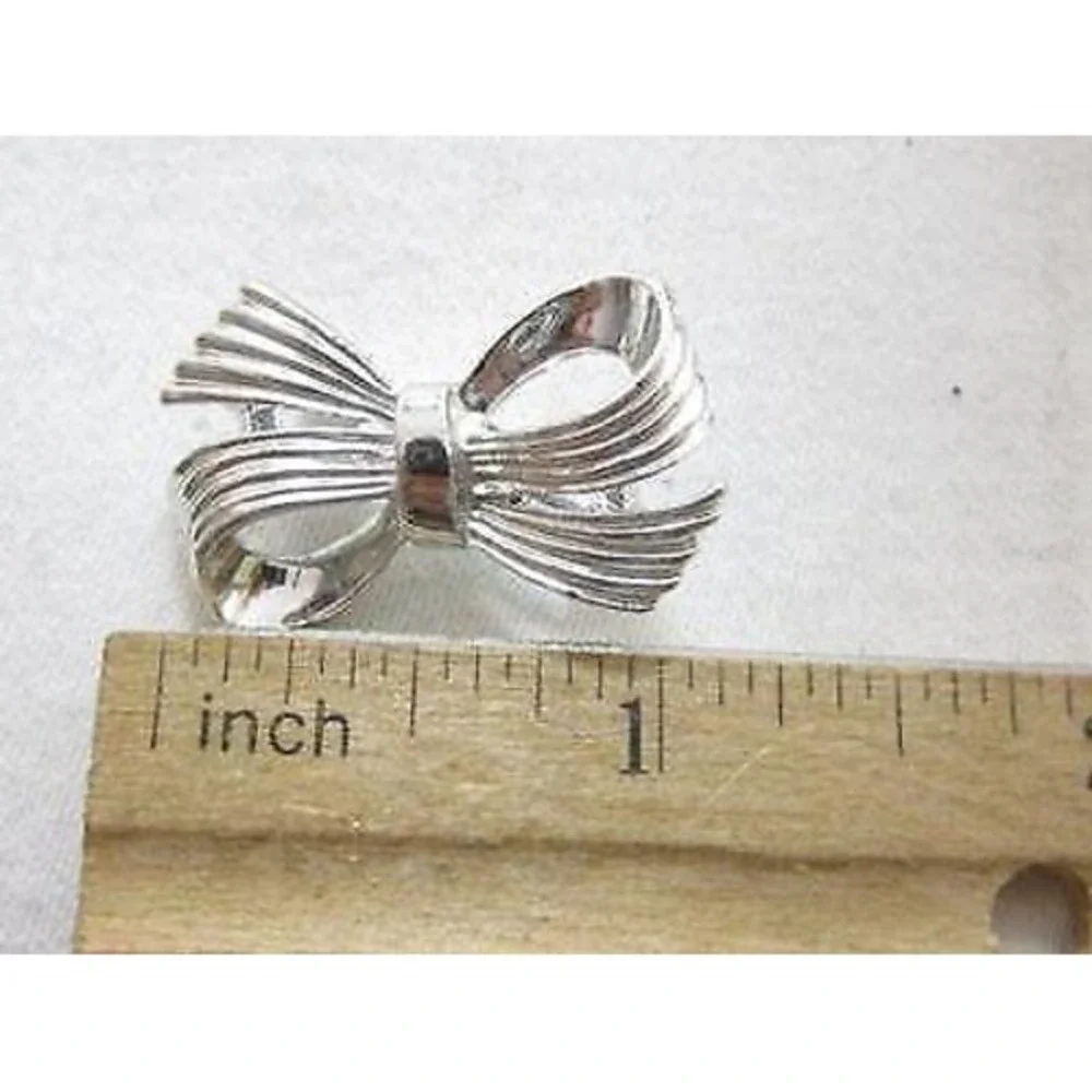 Vintage Gerry's Shiny Small Silver Plated Bow Designer Signed Pin Brooch‎